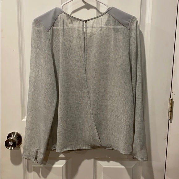 Banana Republic Gorgeous Sheer Blouse EUC - Picture 3 of 8